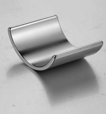 Хорошая цена Эпоксидная смола магнитов дуги неодимия цилиндра N42 4MM X 2MM сильная черная покрыла онлайн